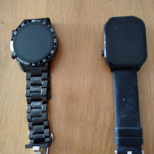 Smart watch like new, fully functional with chargers