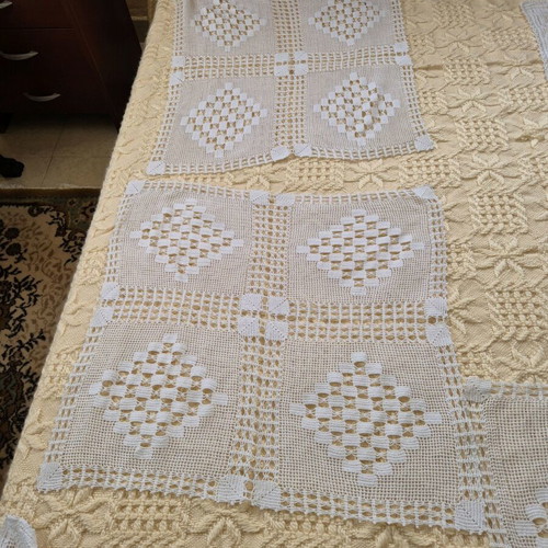 Handmade crochet table linens set of 6, like new, white and other colors