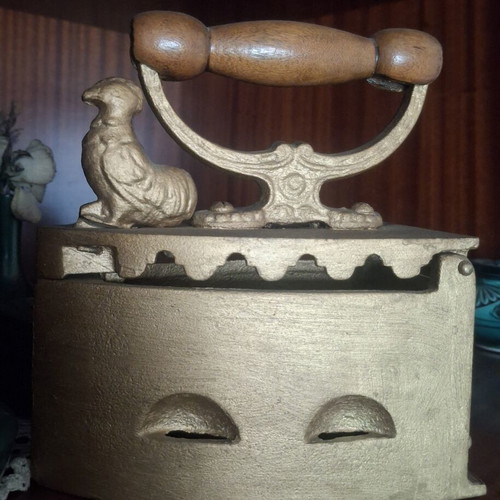 Vintage iron charcoal decorative item "Kokoraki" used