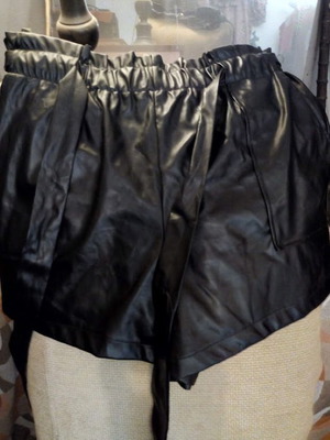 Shein Curve μαύρα σορτς από συνθετικό δέρμα μέγεθος 1XL σαν καινούργιο