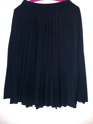Pleated high-waisted midi skirt like new, black