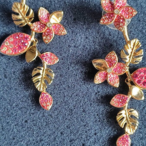 Swarovski hanging earrings flowers pink like new