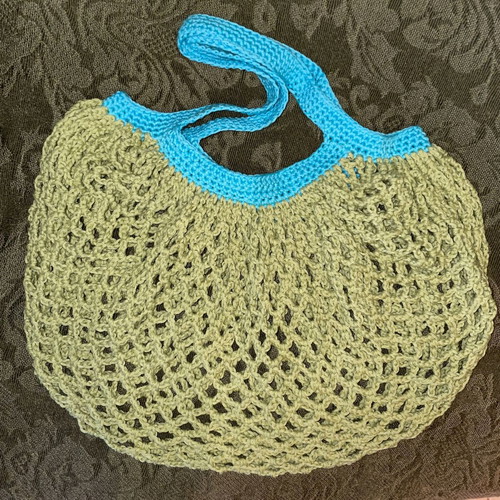 Handmade mesh market bag green with blue handles, made of cotton