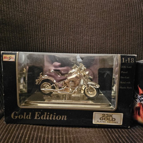Collectible model cars and motorcycles new, various brands