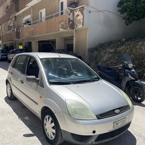 Ford Fiesta 2002 used, 202000 km, petrol, manual sedan, silver