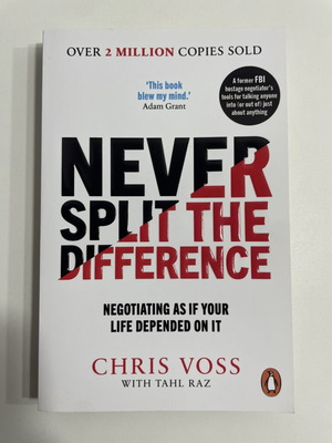 Never Split The Difference Book like new, English