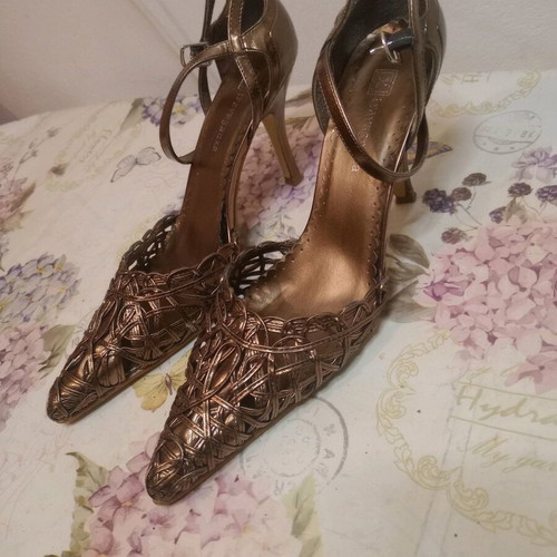 Xtravaganza bronze pointed-toe heels size 39 used with ankle strap