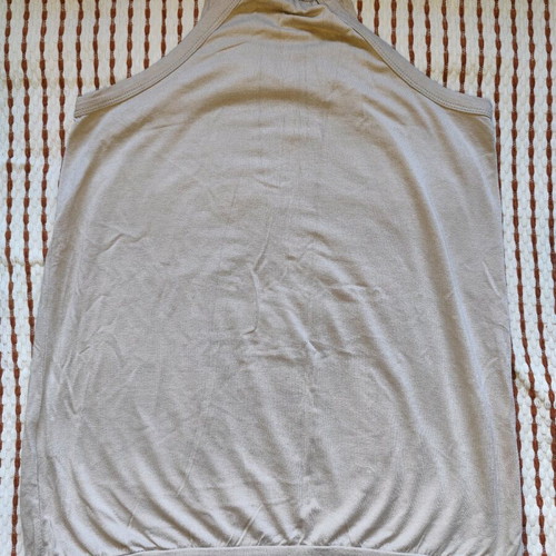 Beige tank top with straps like new, size medium