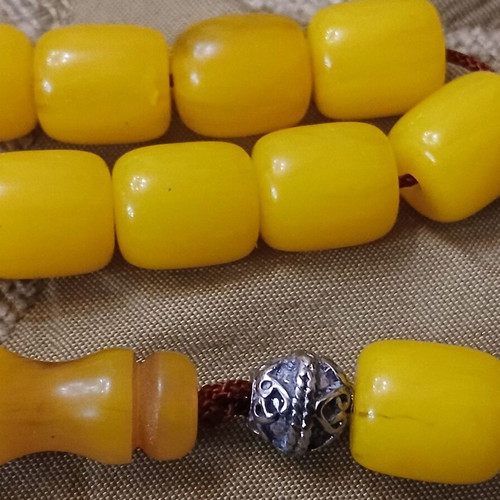 Bakelite Mastic Worry Beads used, 1960s, 18 beads