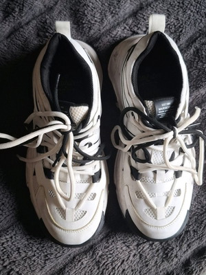 Mairiboo sneakers like new, black and white, size 39