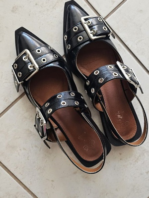 Exe slippers size 39 black used