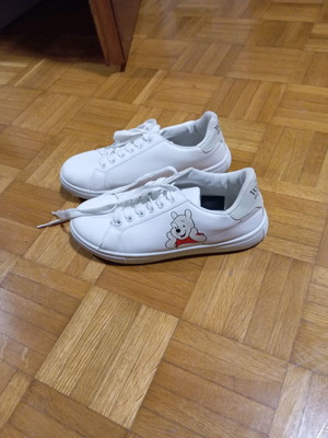 Winnie sports shoes size 38 like new, white