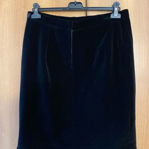 Bill Lambiris vintage velvet skirt like new, black, size L