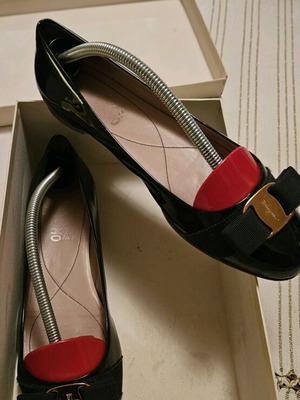 Salvatore Ferragamo black ballerinas like new size 39