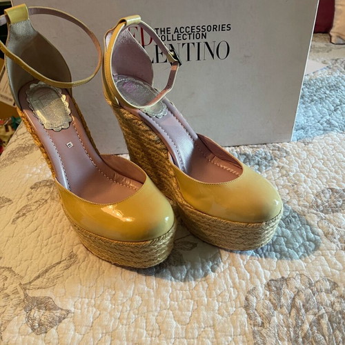 Red Valentino platforms new, leather patent beige, size 40