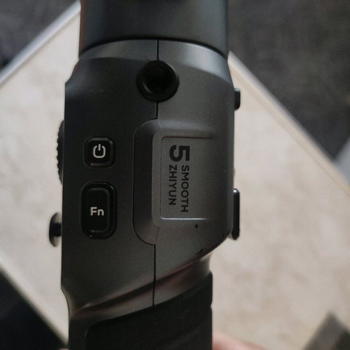 Zhiyun Smooth 5 Mobile Gimbal like new with 3-axis stabilizer