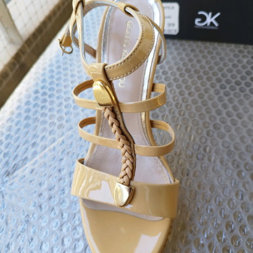Gianna Kazakou patent leather sandals new, beige, size 39