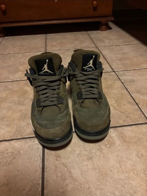 Nike Jordan 4 Retro αθλητικά παπούτσια με υφή σουέντ σε χακί, μέγεθος 44