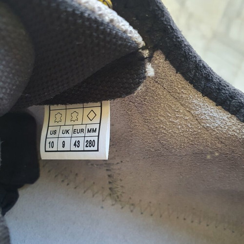 Evolv Defy Lace climbing shoes like new, size 43, gray and yellow