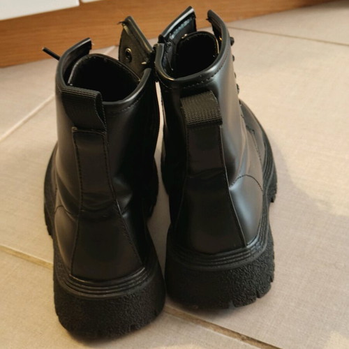 Black boots slightly used, like new, size 36-37