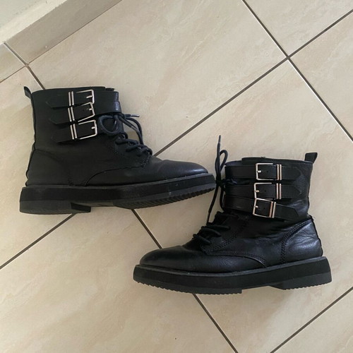 Leather boots like new black with silver buckles