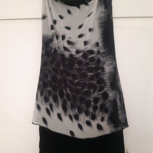 Black and white pleated sleeveless dress like new