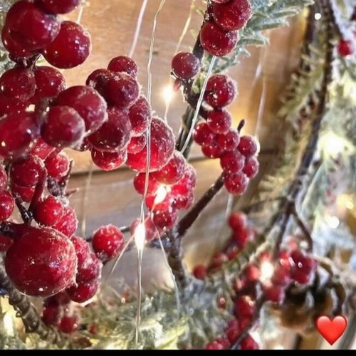Snowy wreath berries & pinecones 50x50 cm new