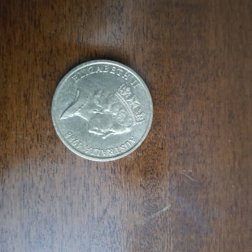 5 Dollars 1988 coin used with Queen Elizabeth II