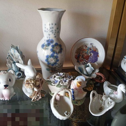 Various used home decor items, set