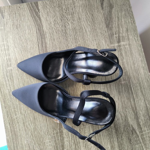 High-heeled shoes with unique round heel, size 36, black