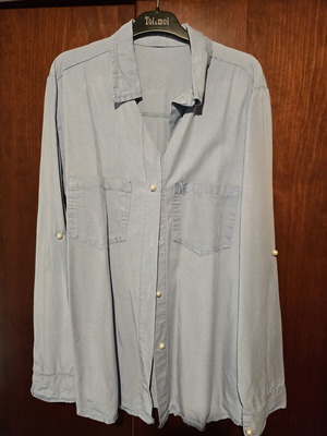 Shirt used, light blue with pearl buttons, sizes S/M