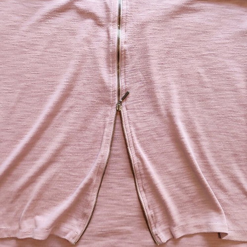 Alerte dusty pink t-shirt like new with zippers