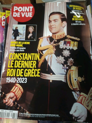 Point de Vue used French magazines, pack of 35 issues
