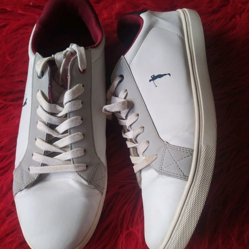 Calgary men's shoes size 45 like new, white casual