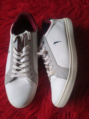 Calgary men's shoes size 45 like new, white casual