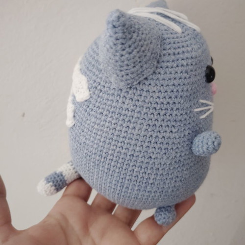 Knitted cat handmade, new, customizable color and size
