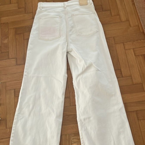 Massimo Dutti white crop jeans, size XS