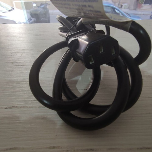 Cable UK Plug to IEC C13 for Computers and Electronics new