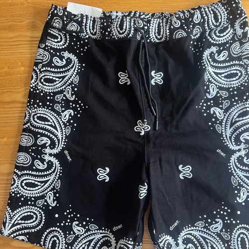 Zara shorts black with white paisley L new