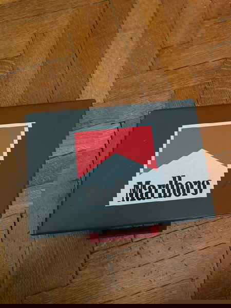 Marlboro -διαφημιστική βαλίτσα