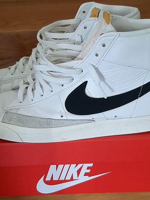 Nike Blazers μποτάκια σε άριστη κατάσταση, μέγεθος 46, λευκά