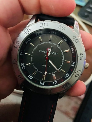 Αθλητικό ρολόι Swiss Sport Quartz μεταχειρισμένο με λουράκι σιλικόνης