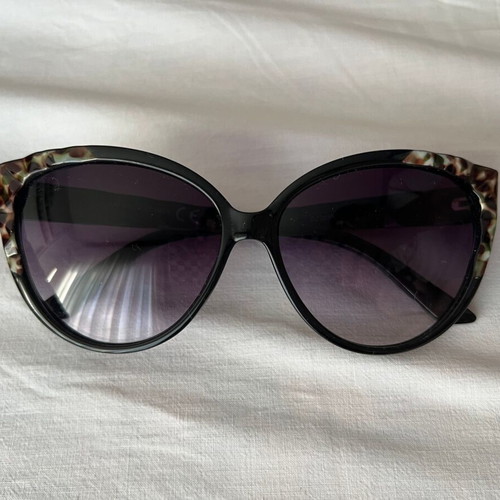 Cat Eye Sunglasses like new, black with purple lenses