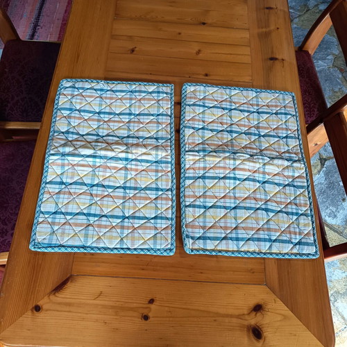 Quilted placemats like new, set of 2