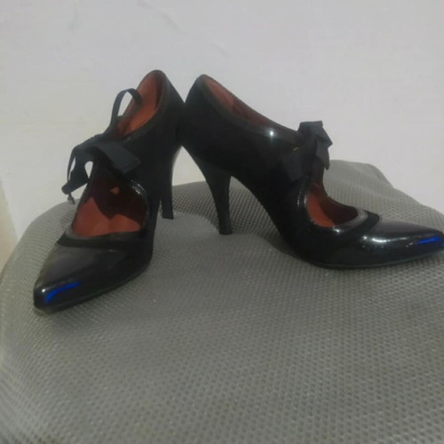 Chaniotakis black pumps like new