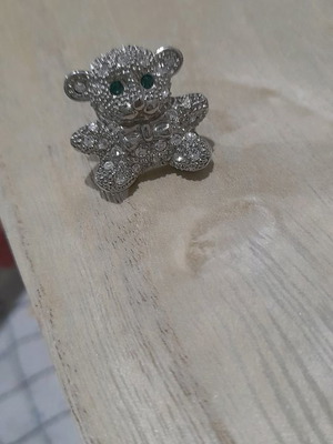 Teddy bear pin with crystals
