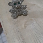 Teddy bear pin with crystals