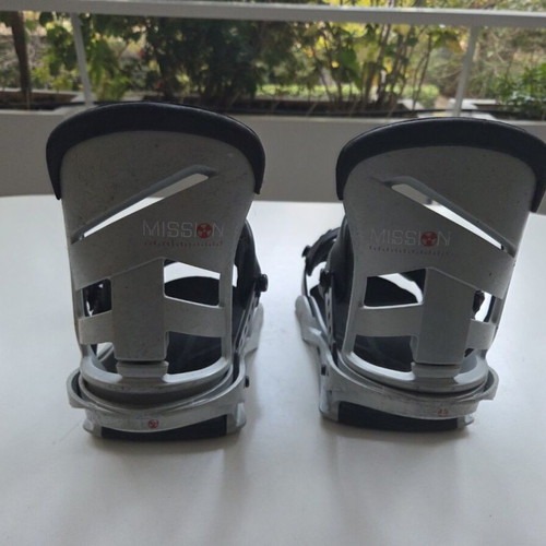 Burton Ripcord 154 snowboard with Burton Mission Reflex bindings used, size Medium, silver