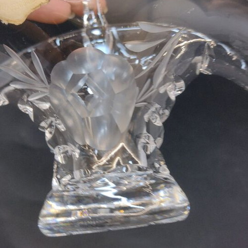 Small crystal decorative basket like new
