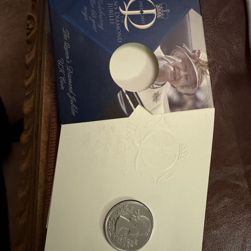 5 Pounds Royal Mint Commemorative Coin New 2012 Queen Elizabeth II